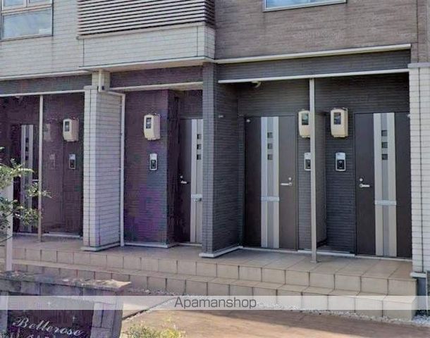 ベルローズAの玄関写真