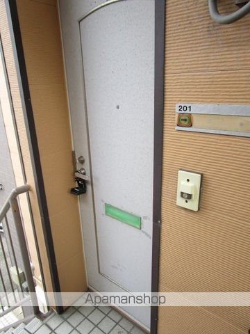 クレセントイーグルの玄関写真