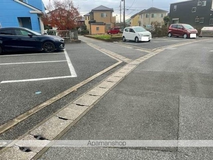 レオパレスＯＫＥＹＡ[1K/28.02m2]の駐車場