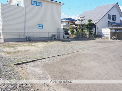 ストラートハウスＡ棟[3DK/46m2]の駐車場