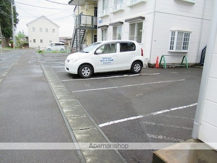 ホワイトコート前九年　Ａ[1K/23m2]の駐車場