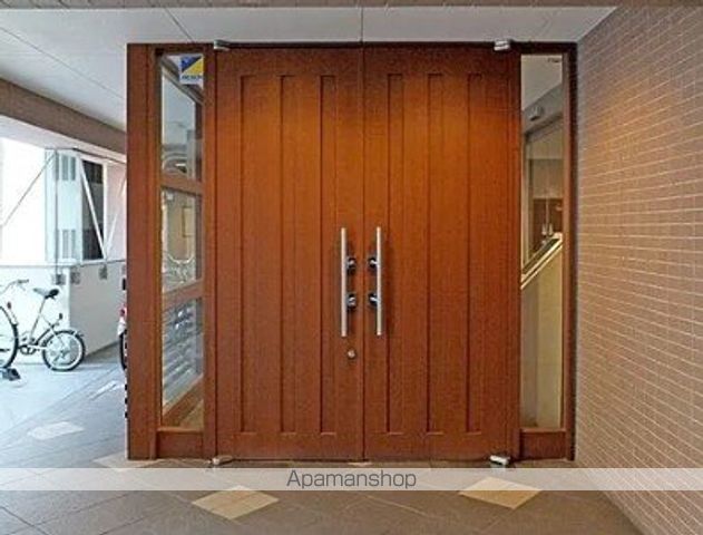 リバーレ秋葉原の玄関写真