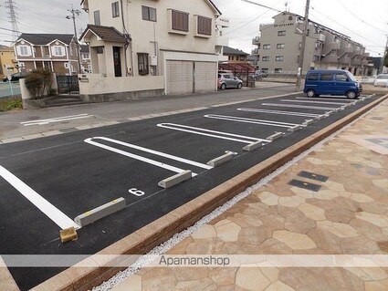 愛知県小牧市久保一色南２丁目[1LDK/37.13m2]の駐車場2