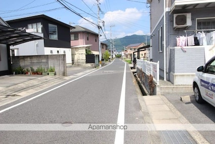 ハイブリッヂハピネスＢ[2LDK/64.43m2]の周辺1