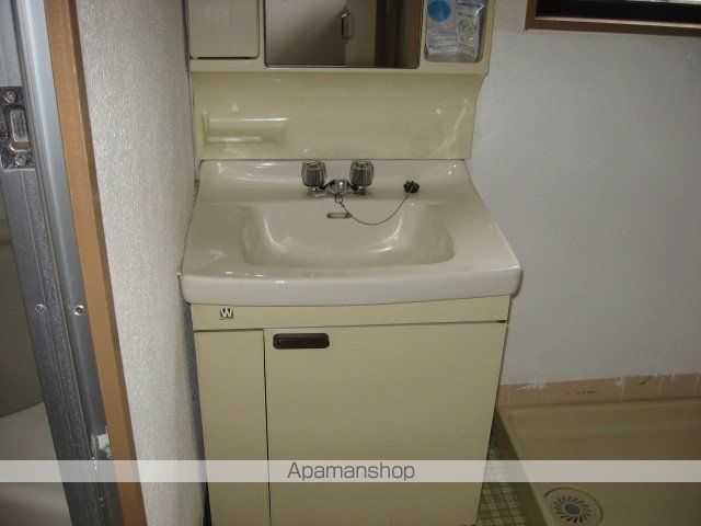 トリヴァンベール門前の内装写真