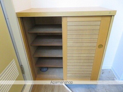 宇品丸八ビル[1R/17.8m2]の玄関
