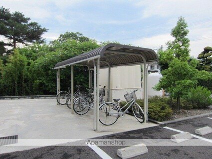 レオパレスクレスセント[1K/28.02m2]の駐車場