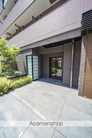 LADOUCEUR梅田EASTの玄関写真