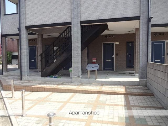 リバーサイド金岡III番館の玄関写真