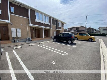 サンファミリー[2LDK/58.21m2]の駐車場