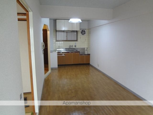 トリプルステーション菱屋西の内装写真