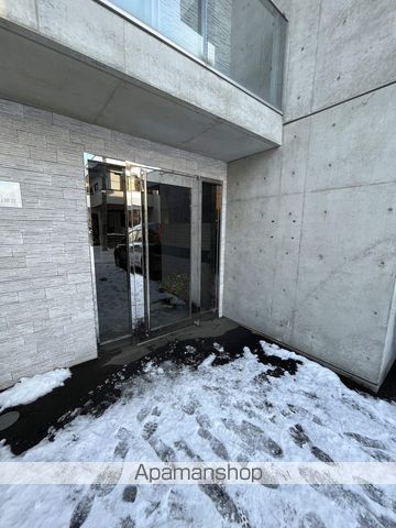 ヴェリテ円山神宮の玄関写真