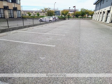 レオパレスブーゲンビリア[1K/23.6m2]の駐車場