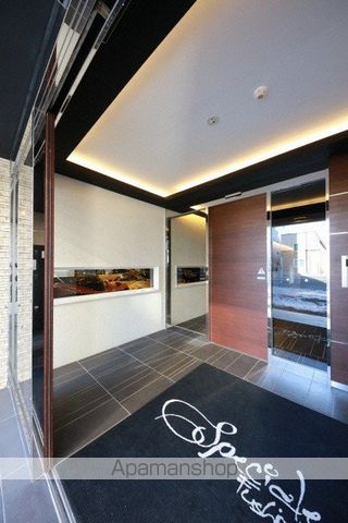 スペチアーレ伏見の玄関写真