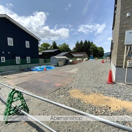 パディーエステート中ノ原　Ａ[1LDK/50.14m2]の駐車場2