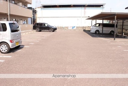 ＥＡＳＴ[2LDK/62.4m2]の駐車場3