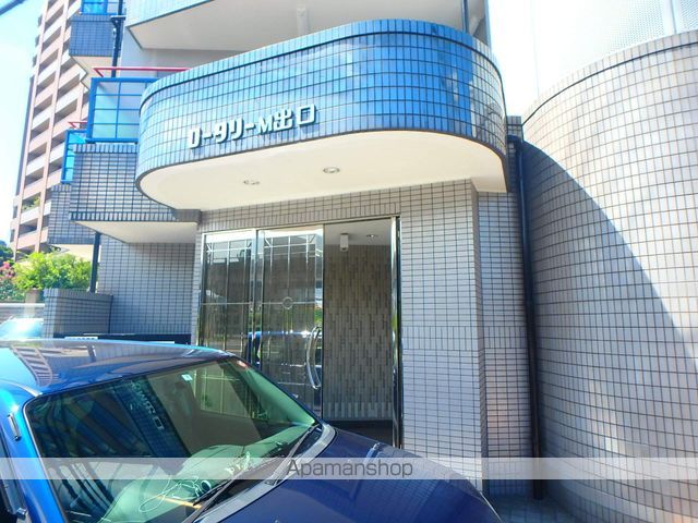 ロータリーマンション出口の玄関写真