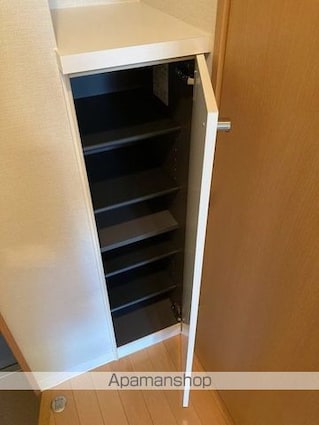 ヴィーアセッテ[1K/21.76m2]の玄関