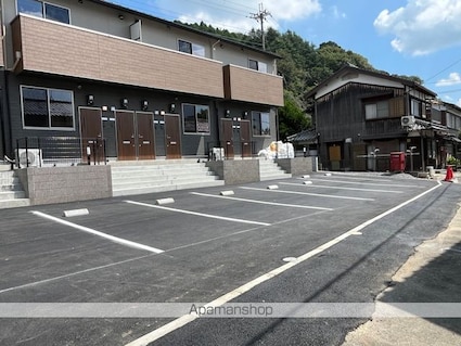滋賀県甲賀市水口町本町１丁目[1LDK/31.88m2]の駐車場2
