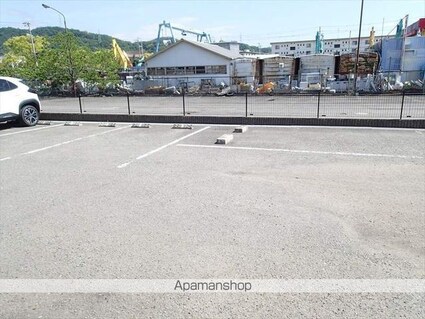 和歌山県和歌山市布引[1DK/35.64m2]の駐車場2