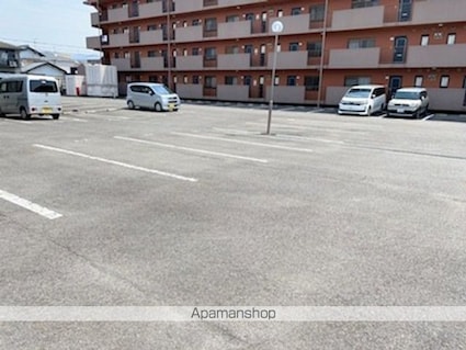 Ｃｈｅｚ－ｓｏｉ　ＴＡＴＳＵＭＩ[2LDK/56.69m2]の駐車場1