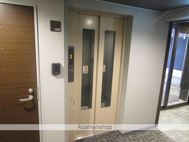 カレラ弐番館の玄関写真