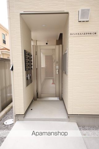 カインドネス八王子中央C棟の玄関写真