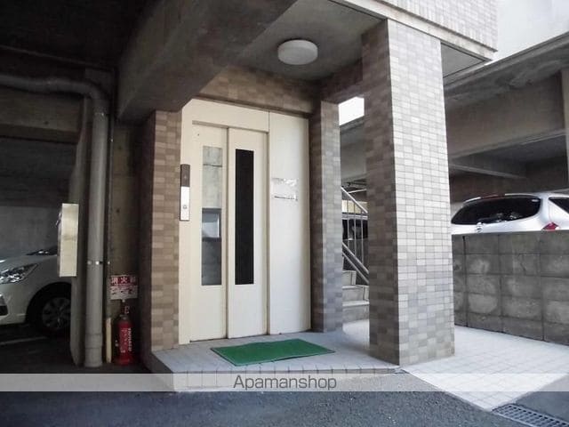 平之町鶴栄ビルの玄関写真