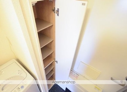 レオパレスＧＩＮＧＡ[1K/23.18m2]の玄関