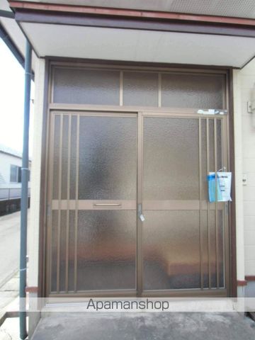 都城市 1階建 築37年の玄関写真