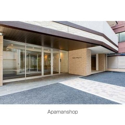 ベルティーセ新宿の玄関写真