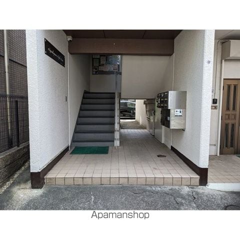 東山ハイホームの玄関写真