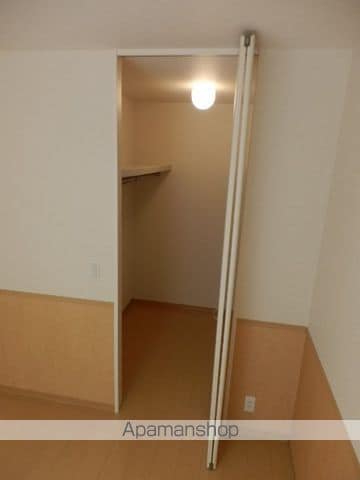 グリーンコート貝塚3号館の内装写真
