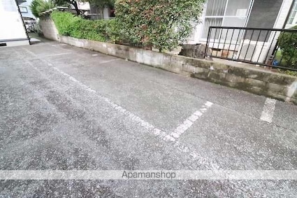 玉二ハイツ[1K/24.06m2]の駐車場2