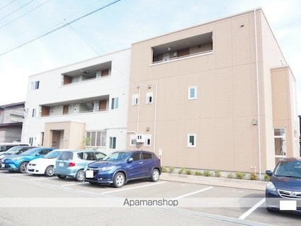 アケイシャ御舘[1R/33.3m2]の外観1