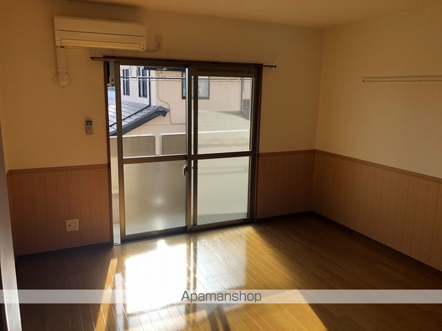 袋井市 3階建 築18年の内装写真