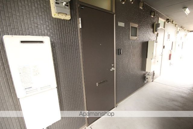 エレファントマンション16号館の玄関写真