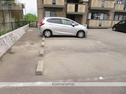 サンライズ　ハイツ　ＭＫ[2LDK/57.62m2]の駐車場1