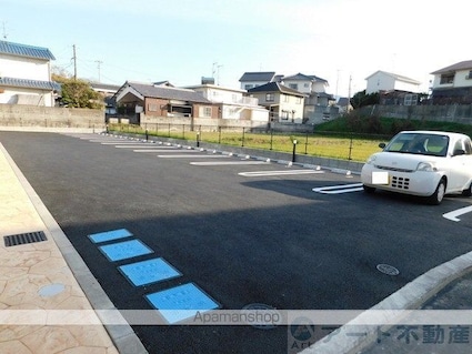 愛媛県伊予市米湊[2LDK/58.94m2]の駐車場