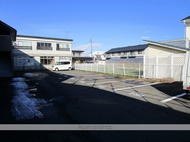 グレースヴィラ３号館[1R/28.57m2]の駐車場1