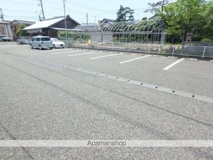 リヤフィールド　Ｂ[1K/28.49m2]の駐車場2