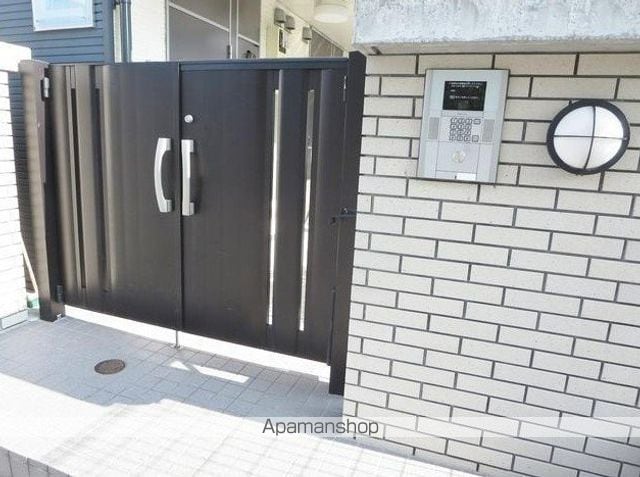レオパレスベルファムの玄関写真