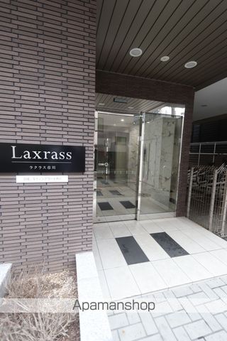 ラクラス市川の玄関写真