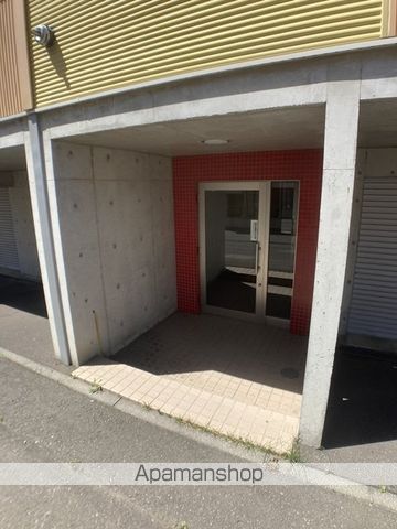 PRESENCE八軒の玄関写真