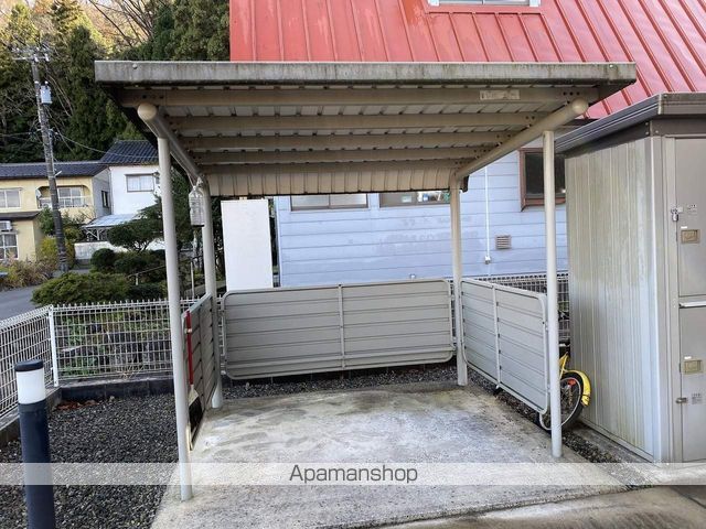 福井市 2階建 築15年の玄関写真