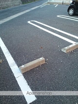 ブライト・ガーデン　Ⅰ[2LDK/58.86m2]の駐車場