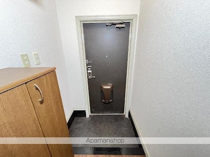 エル・アール[2LDK/56.2m2]の玄関