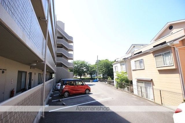 ヴィクトワール弐番館[3DK/58.32m2]の駐車場1