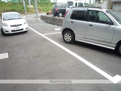 アネーロ壱番館[1K/19.7m2]の駐車場2