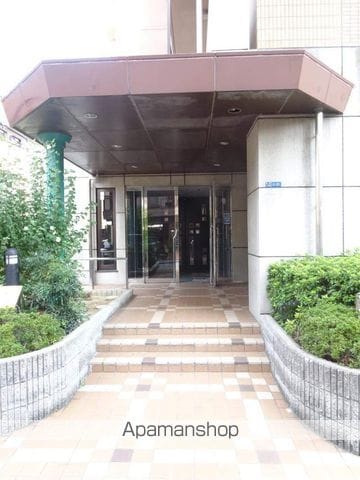 東部市場前レジデンスの玄関写真